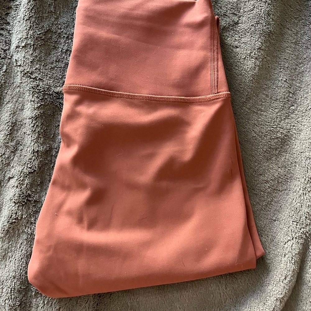 Lululemon Wunder under size 6